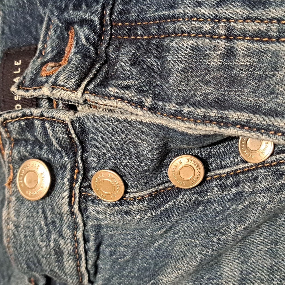 Aeropostale Straight Leg Distressed Blue Jeans. Size 6. - Picture 10 of 10